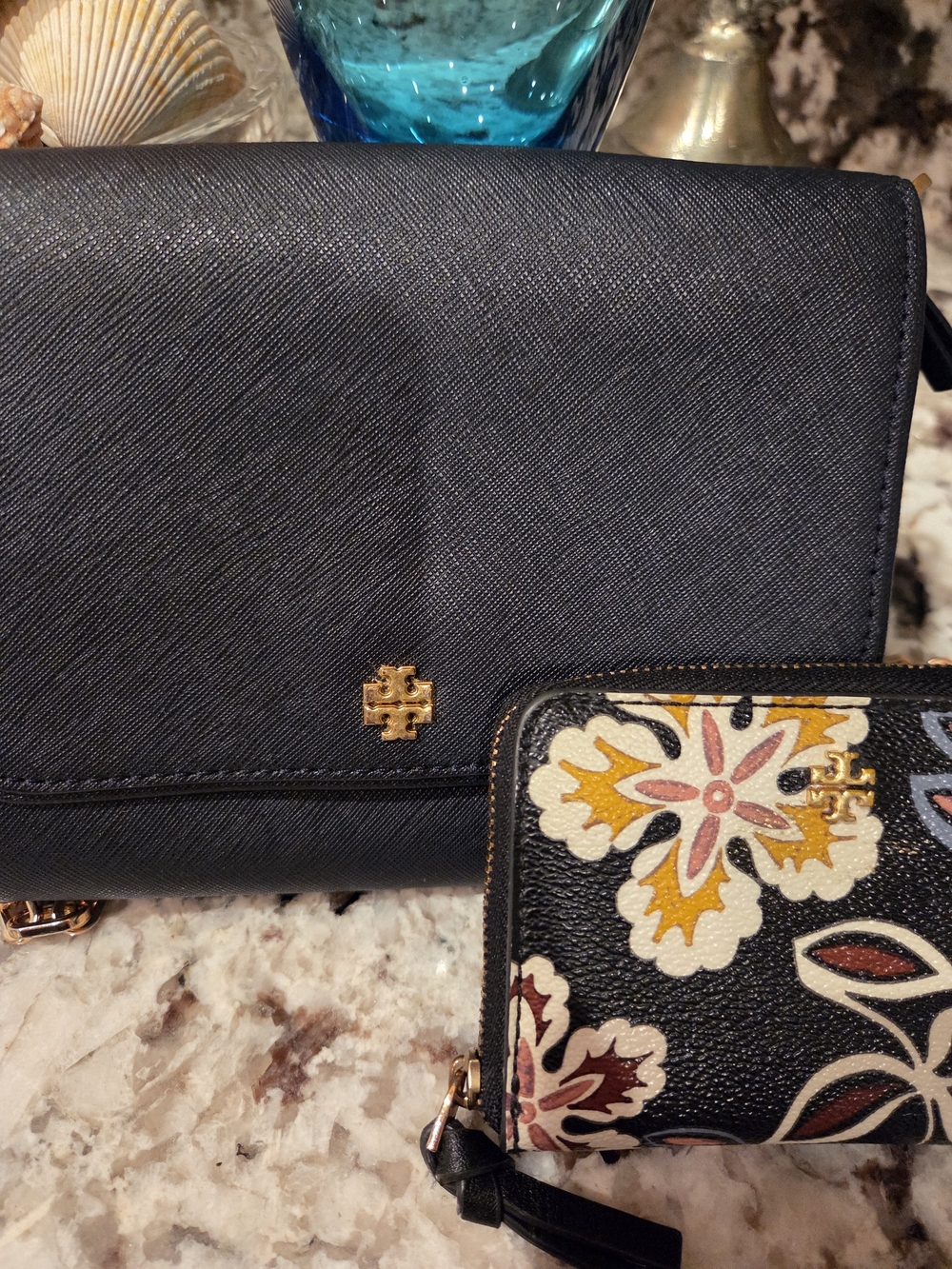 Tory Burch Deep Navy Saffiano Crossbody Bag with Black Floral Zip Wallet - Picture 2 of 9